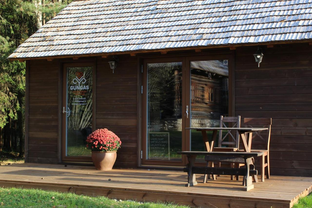 Gungas Hotel Ādaži Екстериор снимка